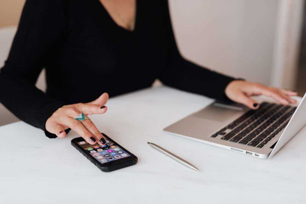Why Your Virtual Assistant Should Use a VoIP System