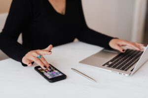 Why Your Virtual Assistant Should Use a VoIP System